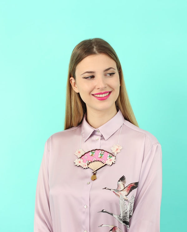 Japanese-hand-fan-necklace_plastic_jewerelly_la_vidriola_volando_voy_product-shirt