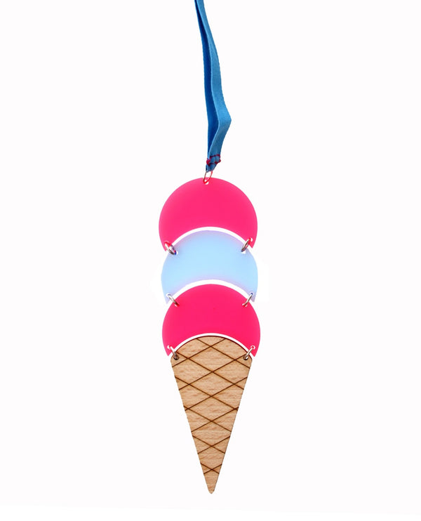 Cucurucho de Fresa Necklace