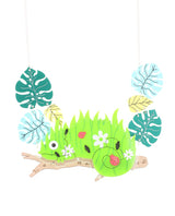 Love-in-the-SPRING-inserts-for-Chameleon-NecklaceSpring-has-sprung-collection-la-vidriola-detail-grass-insects