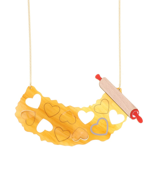 Making-heart-cookies-necklace-Be-my-Valentine-collection-la-vidriola-detail