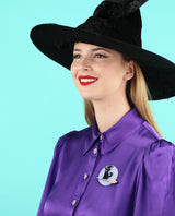 Marbled-Cat-on-the-broom-brooch-classic-halloween-2020-la-vidriola-product