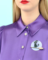 Marbled-Cat-on-the-broom-brooch-classic-halloween-2020-la-vidriola-zoom