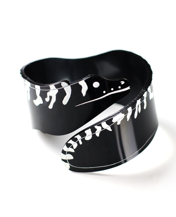 Moray-bracelet-la-vidriola-plastic-jewellery-wild-under-the-sea-detail