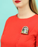 My-cat-is-looking-through-the-window-brooch-cats-cats-and-more-cats-la-vidriola-product