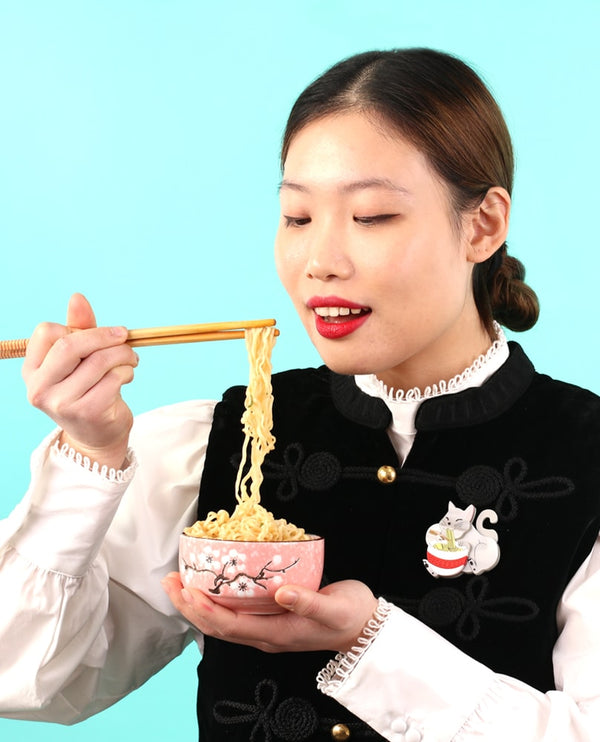 Oodles-of-noodles-cat-brooch--Nǐ-hǎo-collection-la-vidriola-product