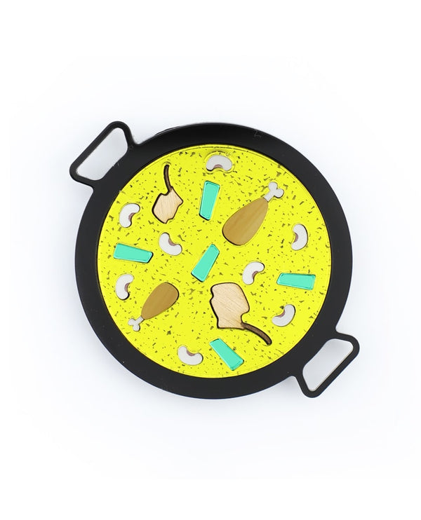 Paella-brooch-la-vidriola-plastic-jewellery-take-away-detail