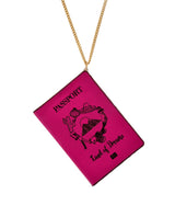 Passport_pink_pendant_la_vidriola_detail