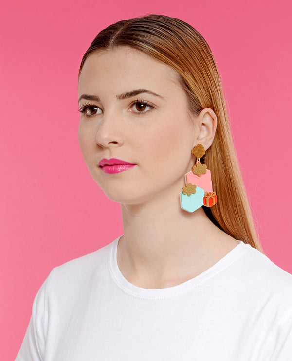 Present-earrings-la-vidriola-plastic-jewellery-christmas-2018-detail