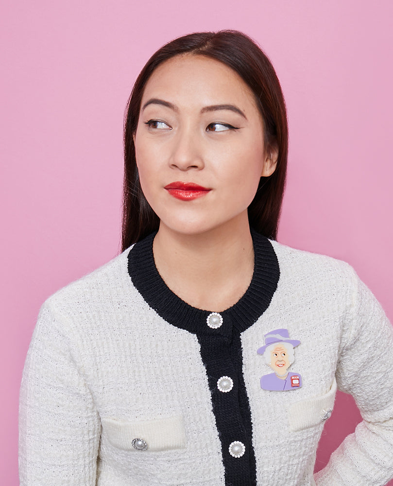 Queen With Her Brooches -interactive-