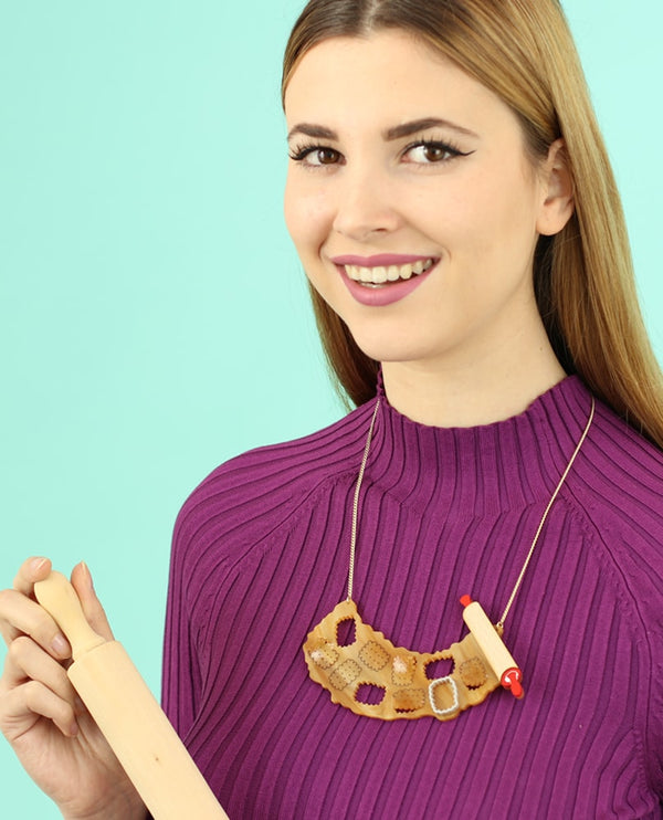 Rolling-the-cookie-dough-out-necklace-home-sweet-home-la-vidriola-product