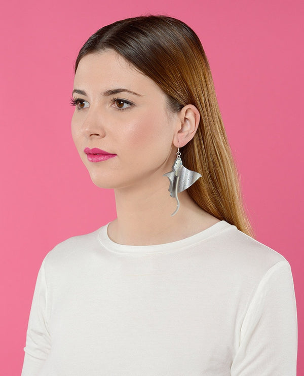Stingray-earrings-la-vidriola-plastic-jewellery-wild-under-the-sea-product