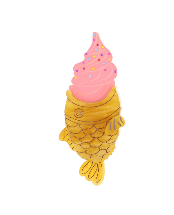 Taiyaki-ice-cream-brooch-la-vidriola-plastic-jewellery-take-away-last-minute-zoom-detail