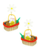 The-little-red-riding-hood-basket-for-the-granny-earrings-far-far-away-la-vidriola-detail