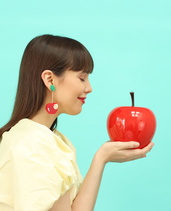 The-poisoned-apple-earrings-far-far-away-la-vidriola-zoom