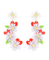 They-love-me,-they-love-me-not-daisy-earrings-Be-my-Valentine-collection-la-vidriola-detail