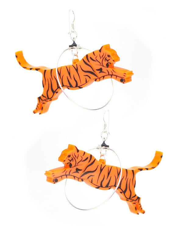 Tiger-earrings-la-vidriola-plastic-jewellery-circus-where-the-magic-happens-detail