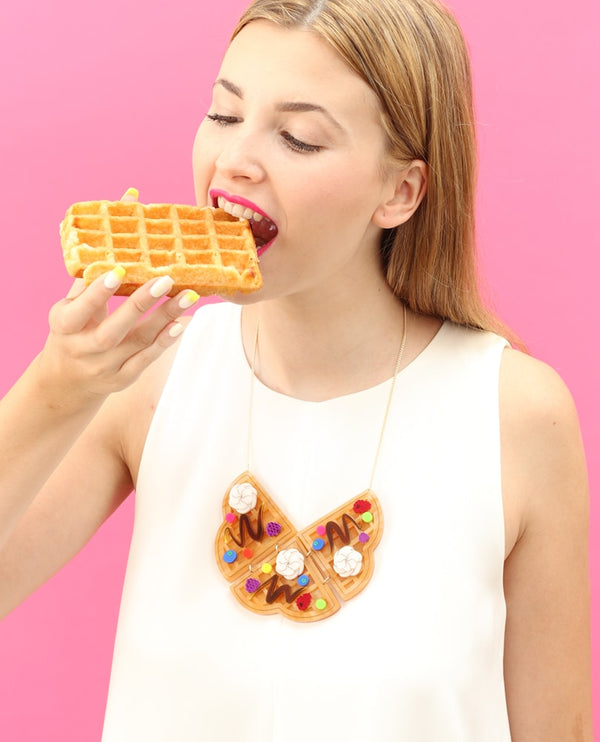 Waffle-necklace-la-vidriola-plastic-jewellery-take-away-last-minute-product