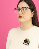 Waiting-for-a-song-in-the-balcony-brooch-everything-will-be-all-right-la-vidriola-product