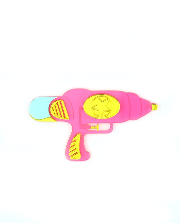 Water_gun_brooch_la_vidriola_detail