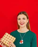 What’s under the wrapping paper? Necklace -interactive-
