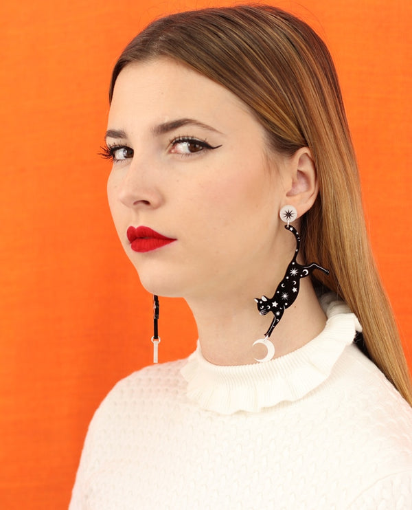 Witch's-cats-and-the-moon-earrings-classic-halloween-2020-la-vidriola-zoom