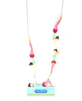 acrobats-necklace-la-vidriola-plastic-jewellery-circus-where-the-magic-happens-detail2