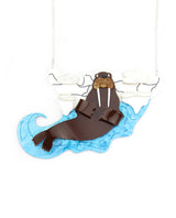 happy-walrus-necklace-la-vidriola-plastic-jewellery-wild-under-the-sea-detail