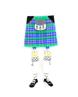kilt-brooch-la-vidriola-plastic-jewellery-take-away-detail