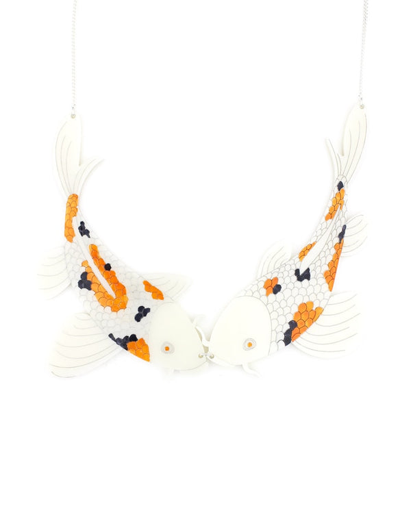 spotted_koi_fish_necklace_plastic_jewerelly_la_vidriola_detail
