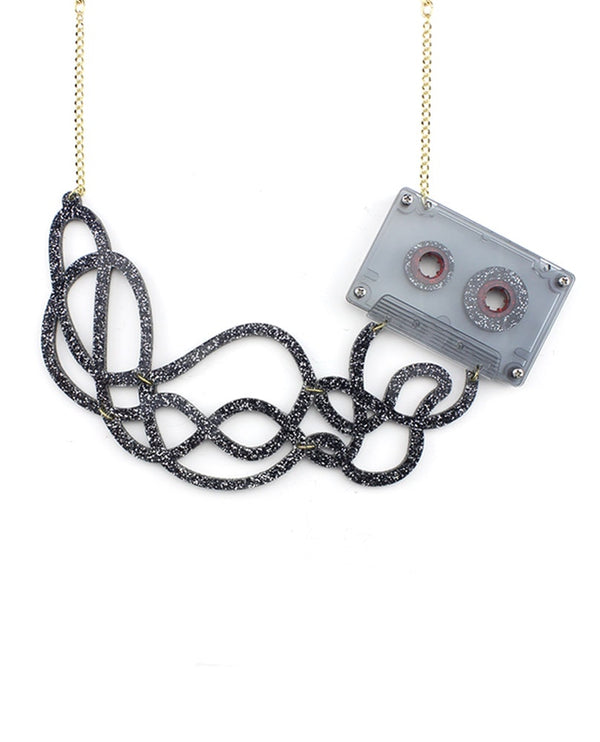 mixtape-statement-necklace-cassette-la-vidriola-detail