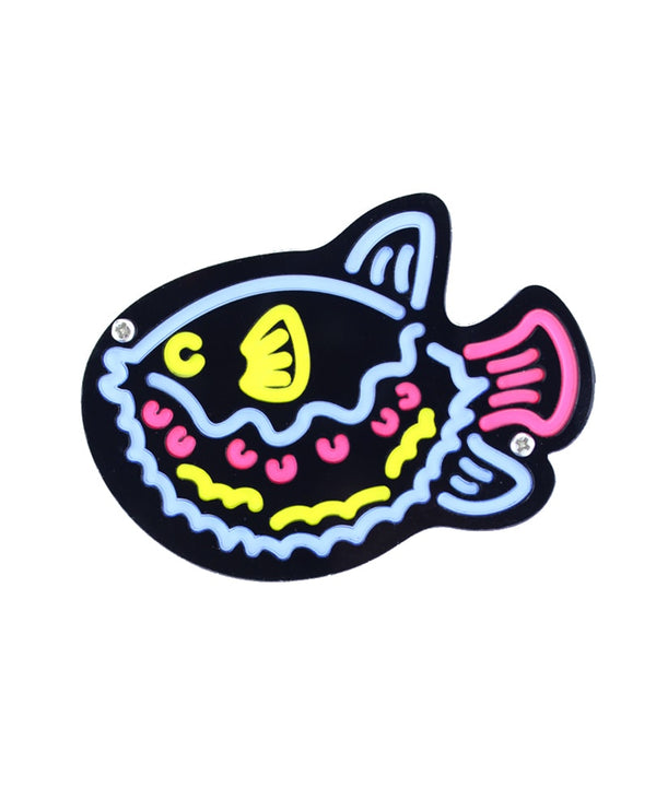 neon_fugu_statement_brooch_plastic_jewerelly_la_vidriola_detail