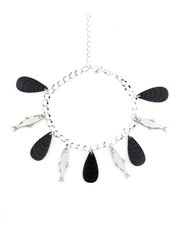 sardines-and-mussels-bracelet-la-vidriola-plastic-jewellery-wild-under-the-sea-detail
