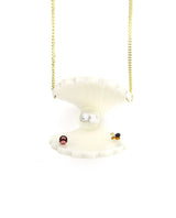 seashell-pendant-la-vidriola-plastic-jewellery-wild-under-the-sea-detail